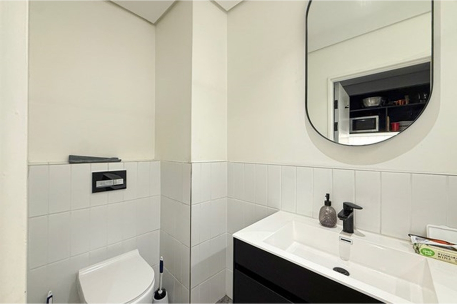 1 Bedroom Property for Sale in Sea Point Western Cape